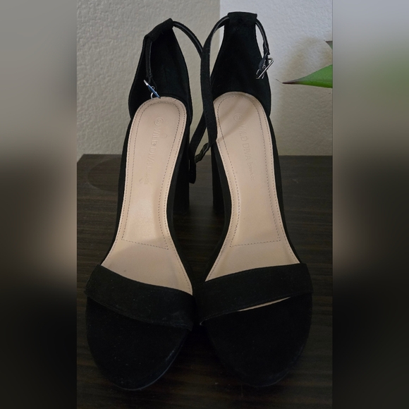 Wild Diva Shoes - Wild Diva Velvet Platform Chunky Heels with Ankle Strap – Size 9 Black
